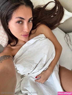 missviviennes - who would like to see me doing more gloryhole videos
