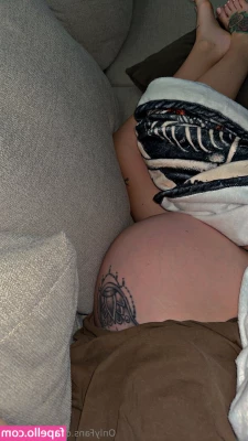wildlymee - Are feet sexy too bby  I can give a really good foot job