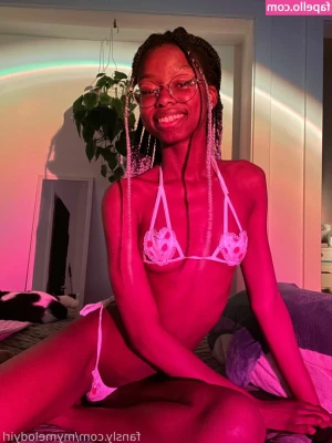 AlyciaElvie [ alyciaelvie-1 ] - Did you miss last nights video? Let me know😏  🍒TITTY