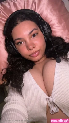 himexfoxx - Find me in the bathroom so I can show you something 😈