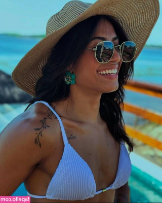 Larissa Felix [ larissa-felix ] - Spread my cheeks now it’s time to eat 😋😋😋
