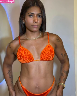 Larissa Felix [ larissa-felix ] - Happy hump day morning 🥰 who wants to see more?