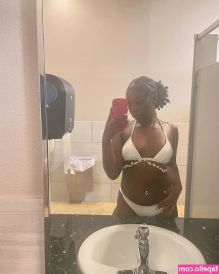 pyt_cece19 [ pyt-cece19 ] - Playing dress up, today