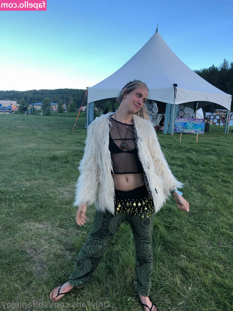StefanieJoy - Nature looks so good on me doesn t it