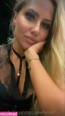 avalilyfree - Weekend munchies - I do love me some pizza, milkshakes, bbq wings,