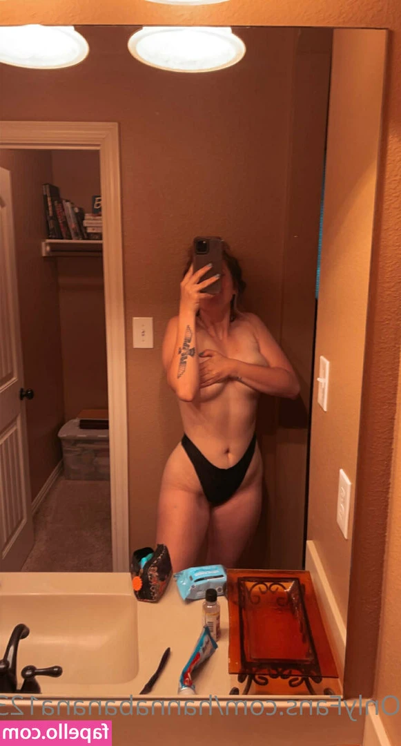 Hannabanana123 - Happy Halloween! Come get a nice treat in my DMs! 🍭🎃