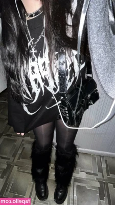kiragothgirl - my pussy says hi