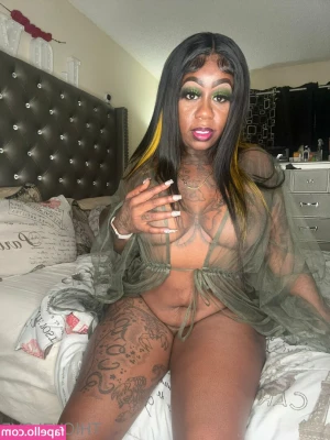 thickzlovefree - strip tease part 2 ;)