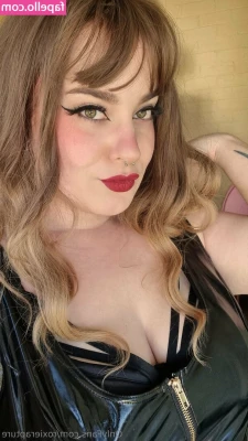 roxierapture - Where would you start kissing my soft cute body? 🙈🙈