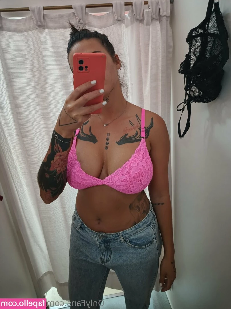 coralineka - IS MY ASS GETTING PHATTER OR NA”LL???