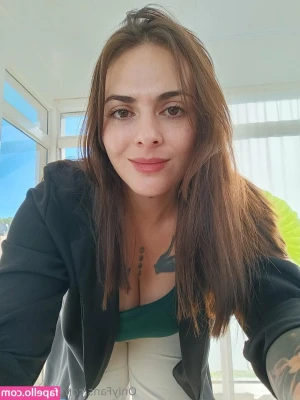 coralineka - 🤸‍♀️💋Kissing burns 6.4 calories a minute. Wanna