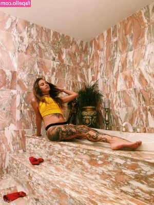cosmic_hottie [ cosmic-hottie ] - Can you suck on this??