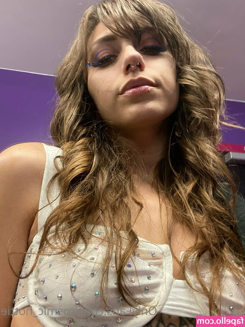 cosmic_hottie [ cosmic-hottie ] - Those of you with resubscribe turned on will are getting a special