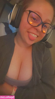 Emmybear1005 - I think this may be the most intense ass shaking and clapping video