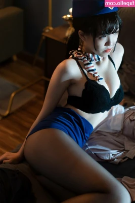 AxunkaOri - What I look like with my huge belly in pants...
