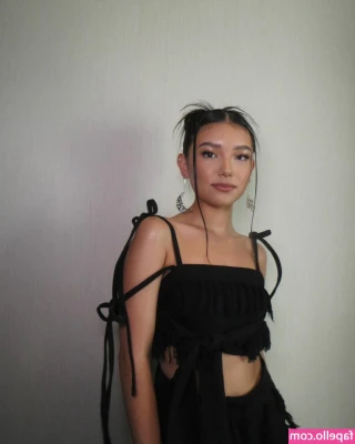 Kiawentiio - I just leave my BF for a moment home alone with Aurora from Tantaly
