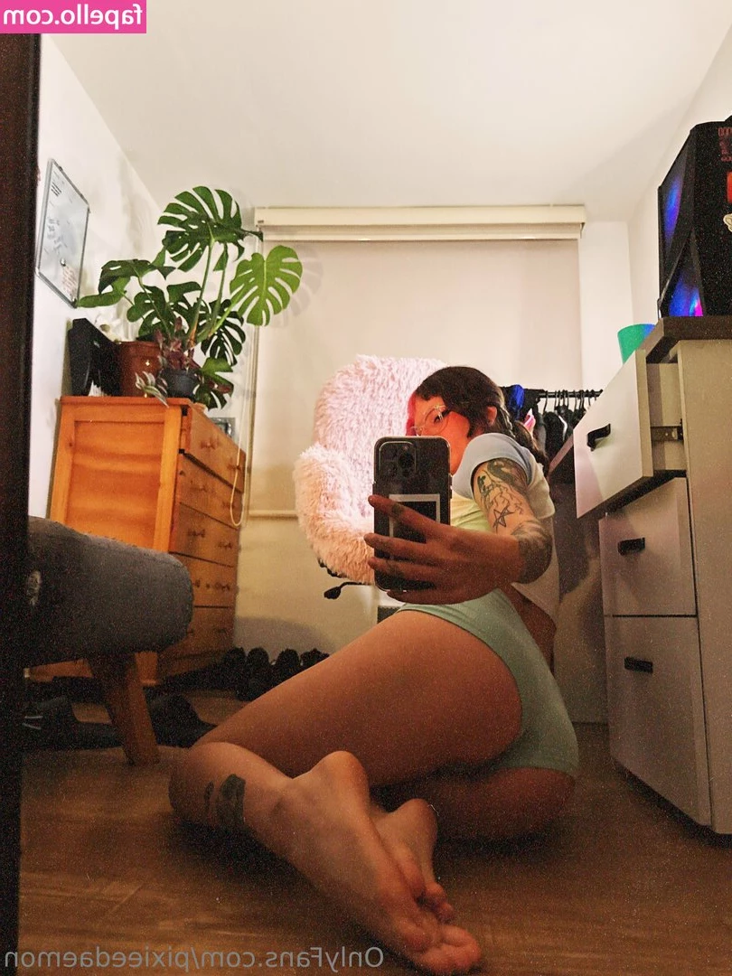 pixieedaemon - Wanna go for a ride in my shoe