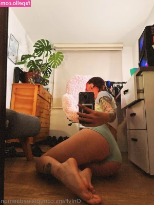 pixieedaemon - Wanna go for a ride in my shoe