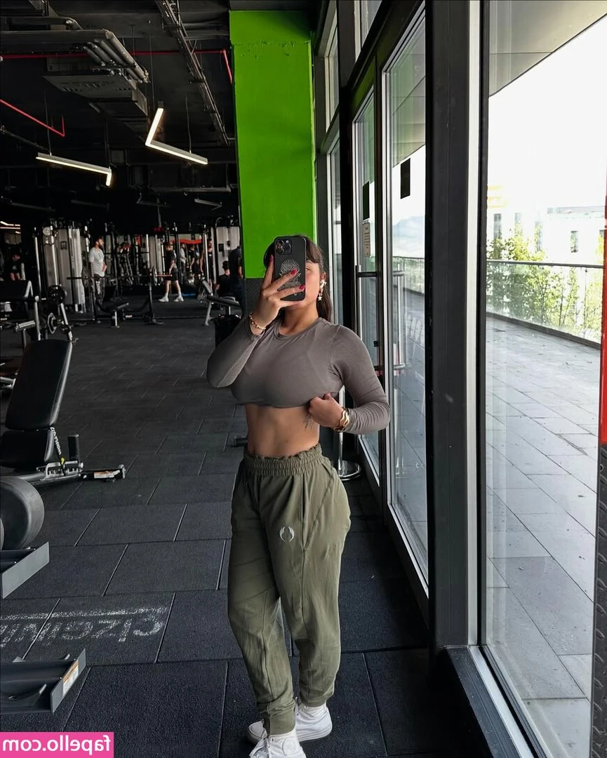 zelihanday - DM me what you think of this outfit! 😈