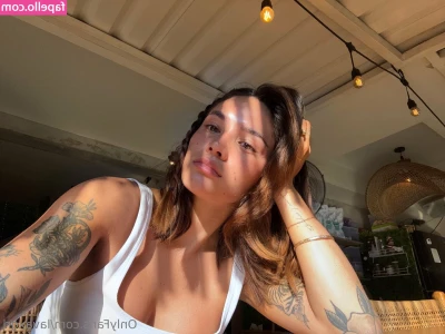 lavaxgrl [ lavaxgrl-4 ] - This is your view on the floor worshipping, now tell me How bad do