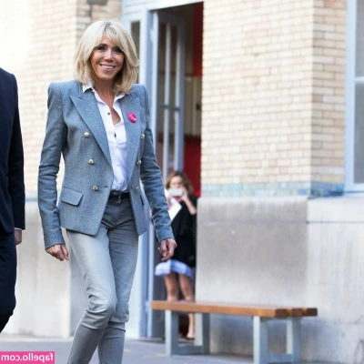 Brigitte Macron [ brigitte-macron ] - Filmed a lot this week 😈 had to use my toy to open me up for my