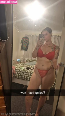mumgonewild3 - 🇬🇧 Can you help me washing my feet in dms? 👣  🇮🇹 Puoi
