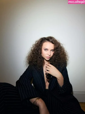 Isabella Briggs [ isabella-briggs ] - Wanna taste my juices? 🤭😇