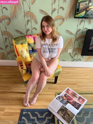 melody_milne [ melody-milne ] - How d that song go  Nice legs  daisy dukes makes a man go