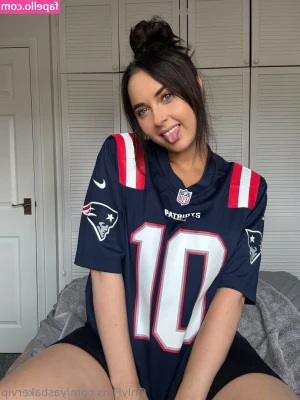 yasbakervip - Feeling a little bit naughty this holiday season. 😏🎁