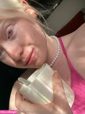 bellawinterx - Face like an angle... 😇 Mind of a naughty devil! 😈