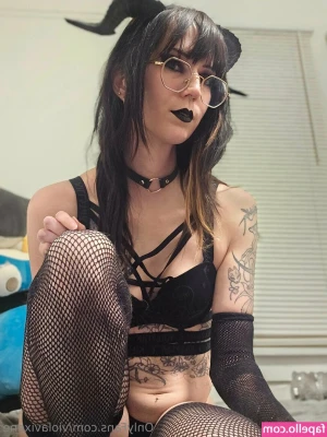 violavixene - Shot some wicked content with these two amazing girl: @meszarosdori