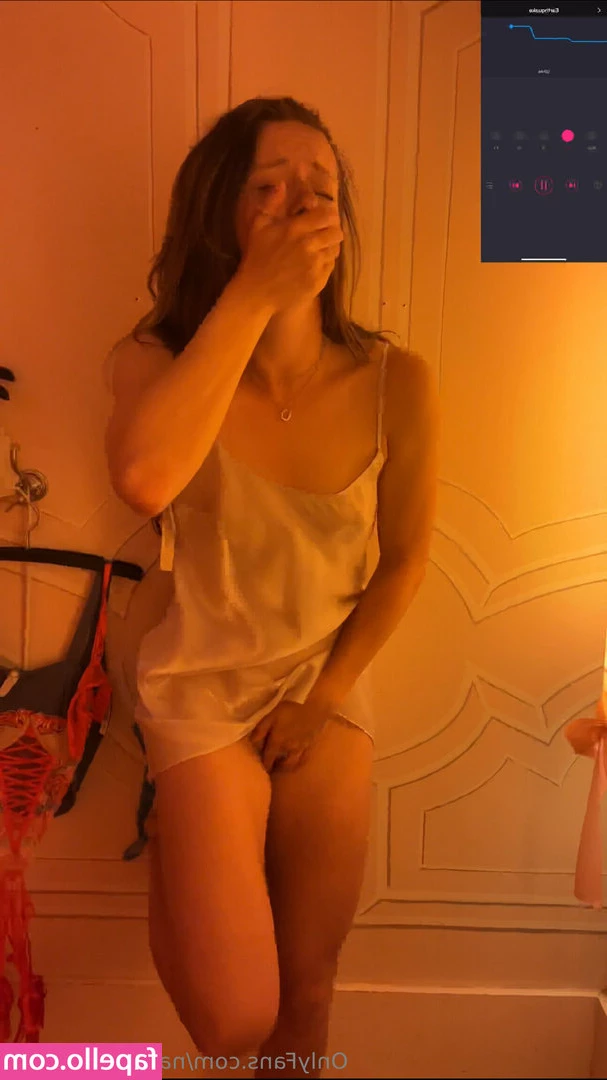 nadiafoxx69free - I took this whole dildo in my deep tight pussy🤫