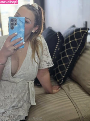 girl_in_red_aussie [ girl-in-red-aussie ] - The orange floral lingerie - this is kinda SFW post but that ass