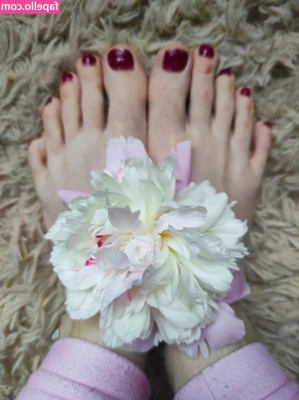 giantstepgoddess - Ass and feet make you weak