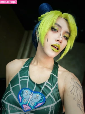 Emily Yunicorn [ emily-yunicorn ] - I try to eat some sausage for my food fetish peeps. But my huge tits,