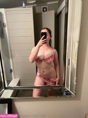 chloerosexo - pov you’re taking a shower with me😈