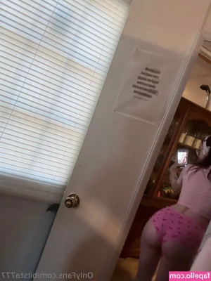 Gangstafeverl - Hubby loves to jiggle dat booty   but my fav is the satisfying slap