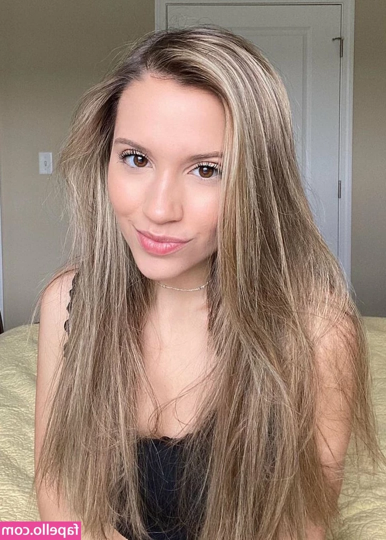 Grace Kellyann [ grace-kellyann ] - so hot i melted the snow a lil 🙈🥵