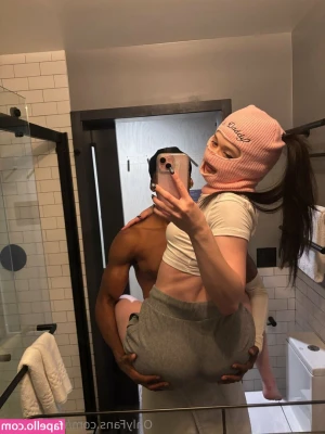 vannysnow - Leave a like for these sexy abs 😘