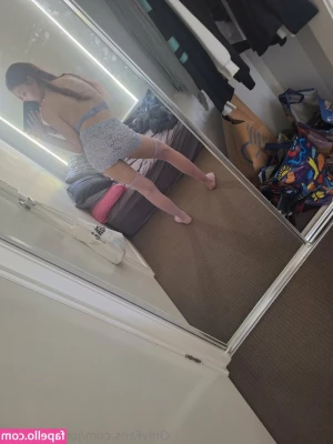 jordybabez_x [ jordybabez-x ] - new mirror same butt! we finally finished moving and can film again!