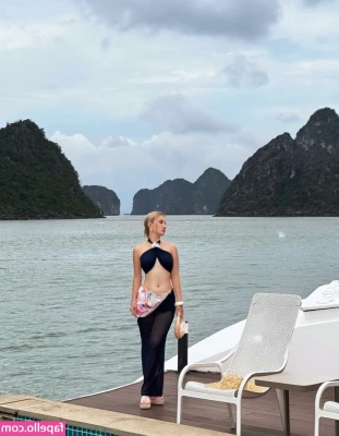 Lan Nguyen [ lan-nguyen ] - Would you lick my pearls