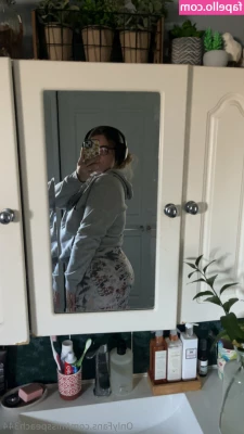 misspeach344 - Someone said it is Milf Monday 😌😌