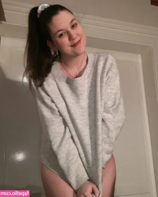 yourcora - Going for a ride in my black lack boots