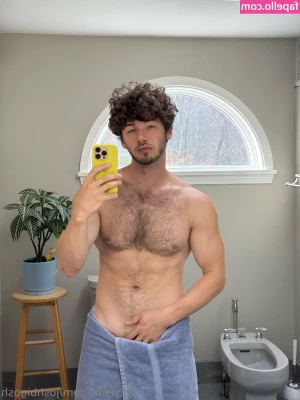 joshbigosh [ joshbigosh-1 ] - I'm here alone super horny on this comfortable sofa 🥵 Will u cum