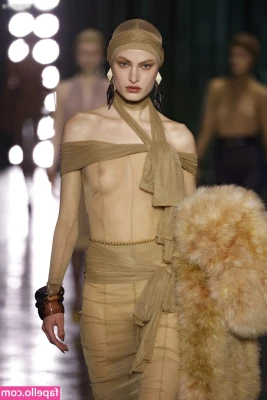 Felice Noordhoff [ felice-noordhoff ] - The so called nightie has some deep slits, no? Tell me.. do you like