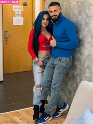 ayagoldiefree - Aquí jugando en el tubo te gustaría que jugara contigo