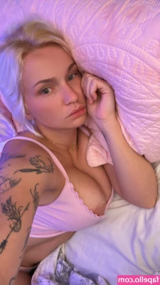 zoieburgher - thirsty? 👅💦