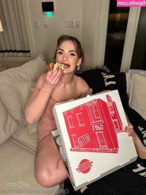 siridahlfree [ siridahlfree-8 ] - I know you love my thigh garter xx