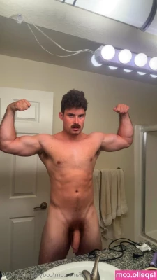 codycampbell699 - Hola mis amores les tengo este rico trajecito en rojo caliente con mi