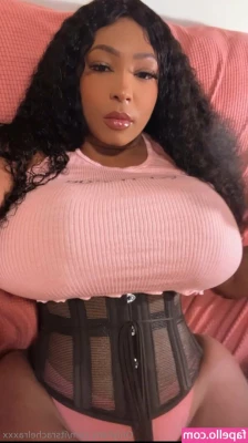 itsrachelraxxx - I know you want to see what I have for you baby!